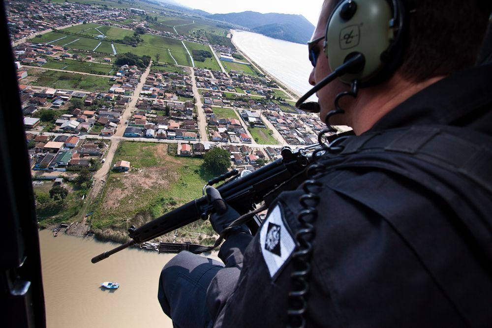 Sobrevoo de policiamento sobre o litoral catarinense.