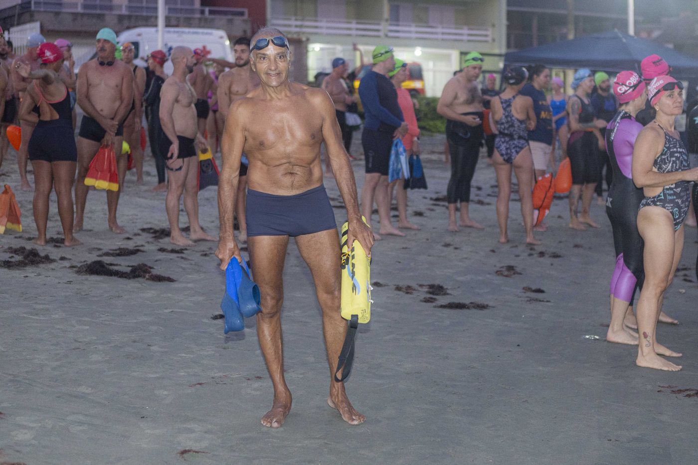 Concentração de atletas antes da largada. Barra Velha, 22 de março de 2026.