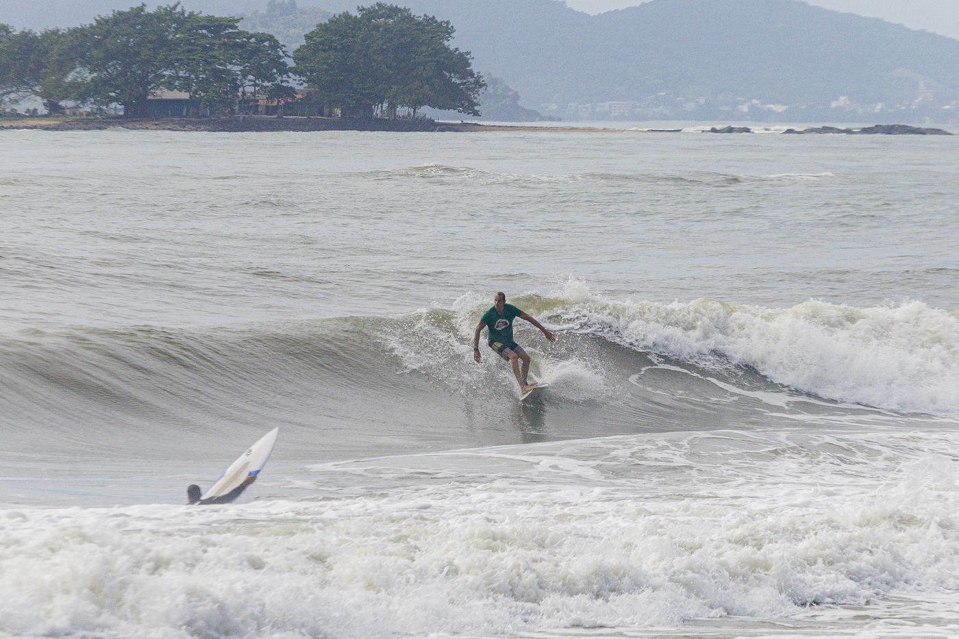 Surf na Praia do Sol, Itajubá. Barra Velha, 28 de fevereiro de 2026.