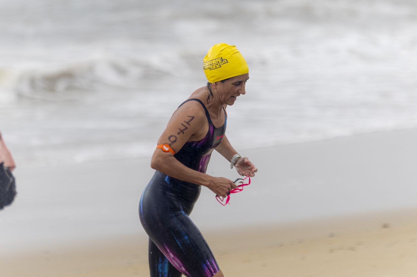 Saída da água na etapa de natação do Aquathlon. Balneário Piçarras, 21 de fevereiro de 2026.