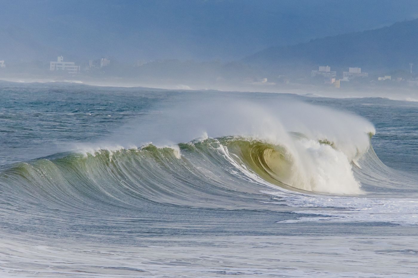 Onda sem ninguém, na mesma manhã. Florianópolis, 2 de maio de 2015.