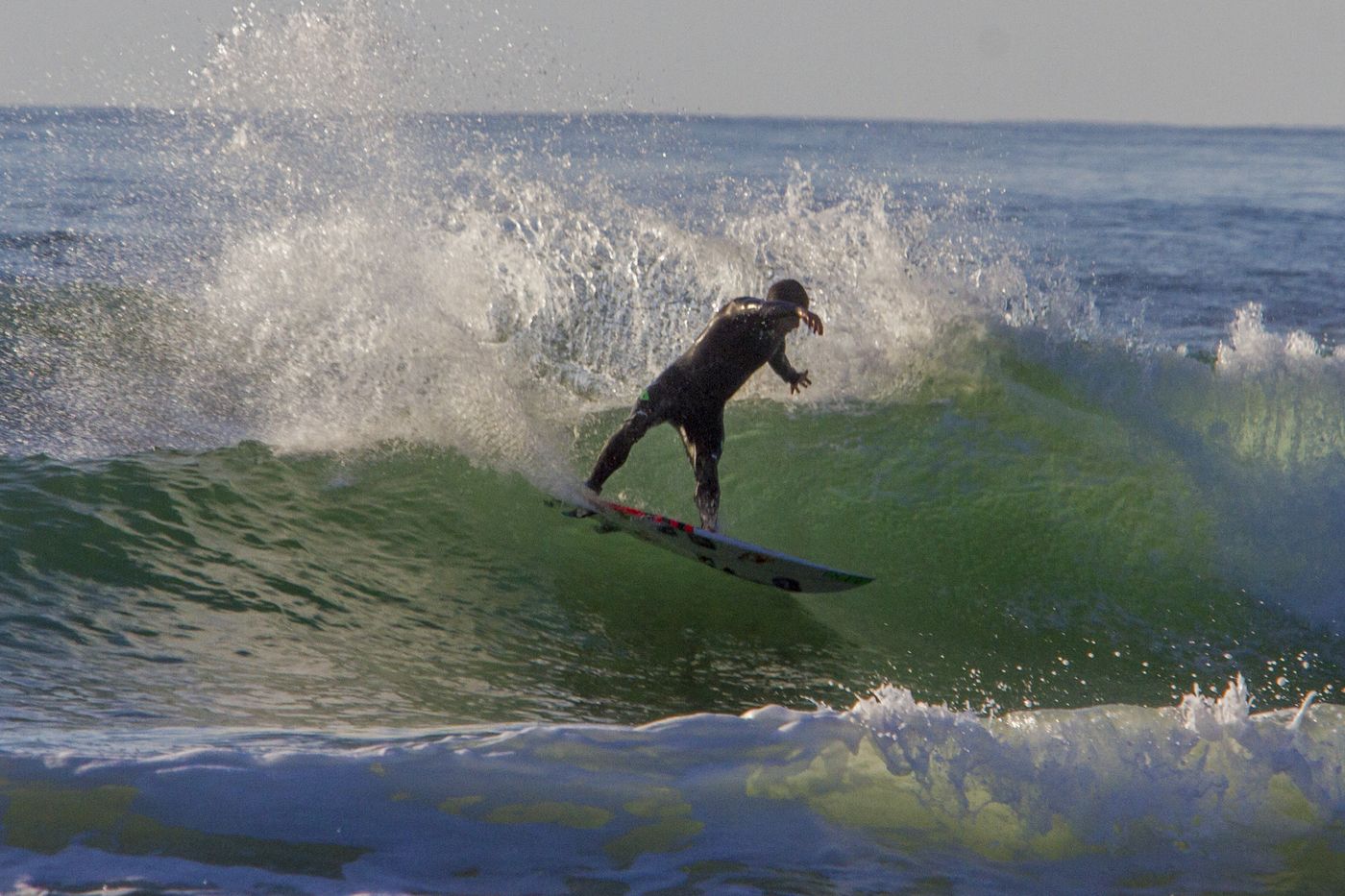 Adriano de Souza, o Mineirinho, em free surf durante o Hang Loose Pro Contest 2016. Praia da Joaquina, Florianópolis, 5 de novembro de 2016.